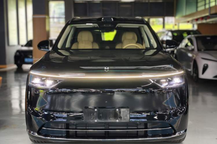 Used Hima AITO M8 2025 Extended-Range Ultra Version 53.4 kWh 6-Seater Edition Front