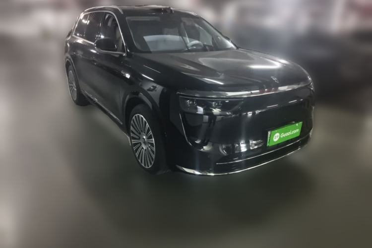 Used Hima AITO M8 2025 Extended-Range Ultra Version 53.4 kWh 6-Seater Edition Front Right 45 Deg