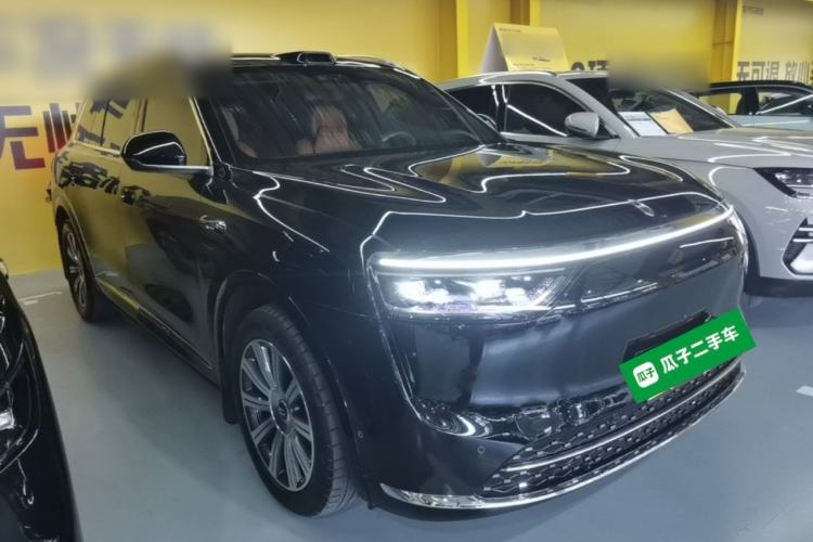 Used Hima AITO M8 2025 Extended-Range Max+ Version 53.4 kWh 5-Seater Edition Front Right 45 Deg
