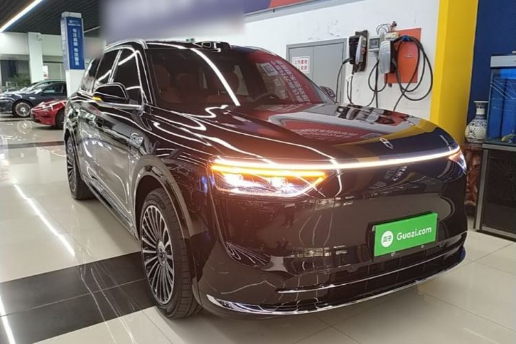 Used Hima AITO M8 2025 Extended-Range Max+ Version 53.4 kWh 5-Seater Edition Front Right 45 Deg