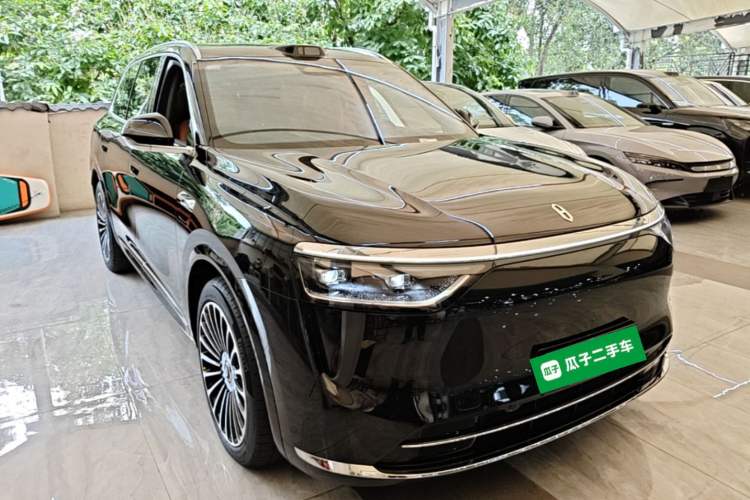 Used Hima AITO M8 2025 Extended-Range Ultra Version 53.4 kWh 6-Seater Edition Front Right 45 Deg