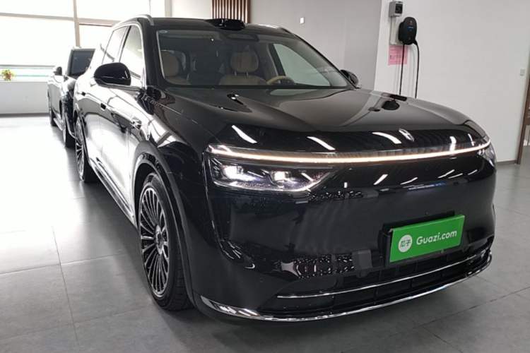Used Hima AITO M8 2025 Extended-Range Ultra Version 53.4 kWh 6-Seater Edition Front Right 45 Deg