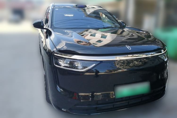Used Hima AITO M8 2025 Extended-Range Ultra Version 53.4 kWh 5-Seater Edition Front Right 45 Deg