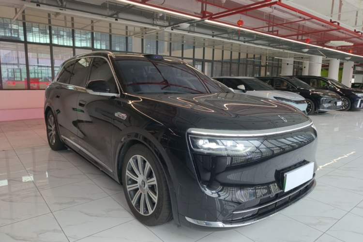 Used Hima AITO M8 2025 Extended-Range Max+ Version 53.4 kWh 6-Seater Edition Front Right 45 Deg