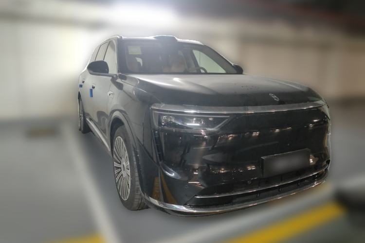 Used Hima AITO M8 2025 Extended-Range Max+ Version 53.4 kWh 6-Seater Edition Front Right 45 Deg