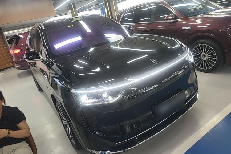 Used Hima AITO M8 2025 Extended-Range Max+ Version 53.4 kWh 5-Seater Edition Front Right 45 Deg