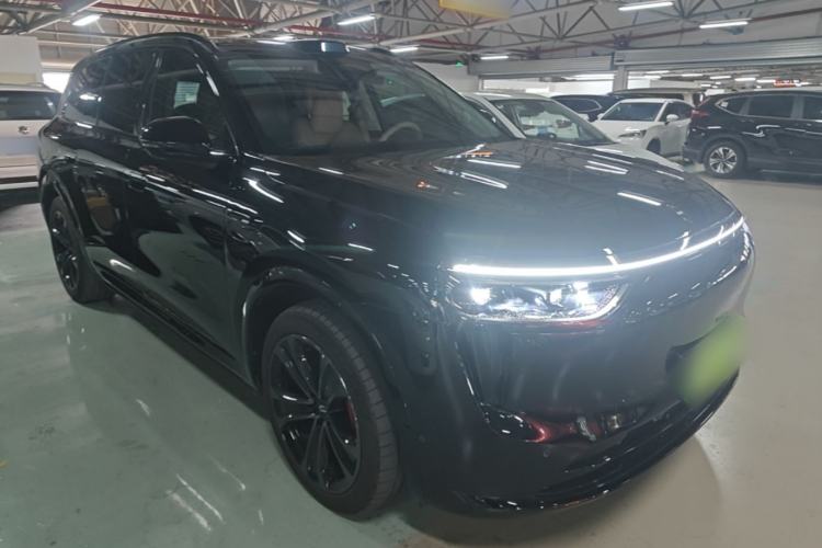 Used Hima AITO M8 2025 Extended-Range Max+ Version 53.4 kWh 6-Seater Edition Front Right 45 Deg