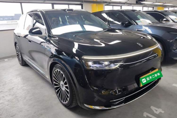 Used Hima AITO M8 2025 Extended-Range Max+ Version 53.4 kWh 6-Seater Edition Front Right 45 Deg