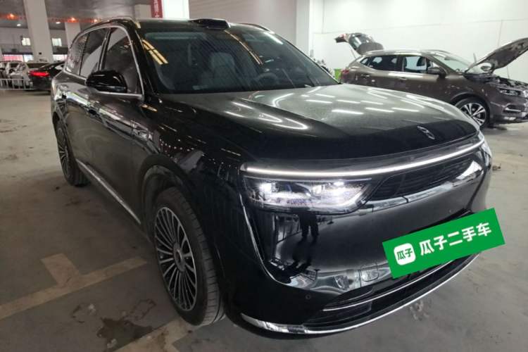 Used Hima AITO M8 2025 Extended-Range Max+ Version 53.4 kWh 5-Seater Edition Front Right 45 Deg