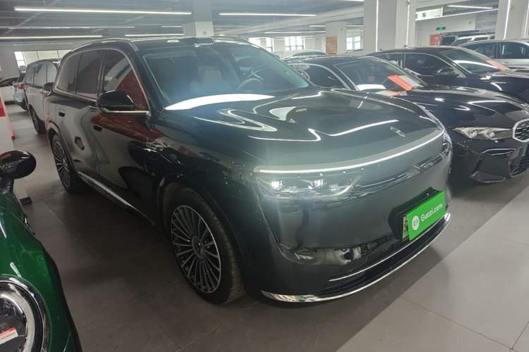Used Hima AITO M8 2025 Extended-Range Max+ Version 53.4 kWh 6-Seater Edition Front Right 45 Deg