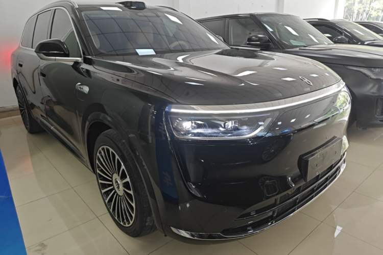 Used Hima AITO M8 2025 Extended-Range Max+ Version 53.4 kWh 6-Seater Edition Front Right 45 Deg