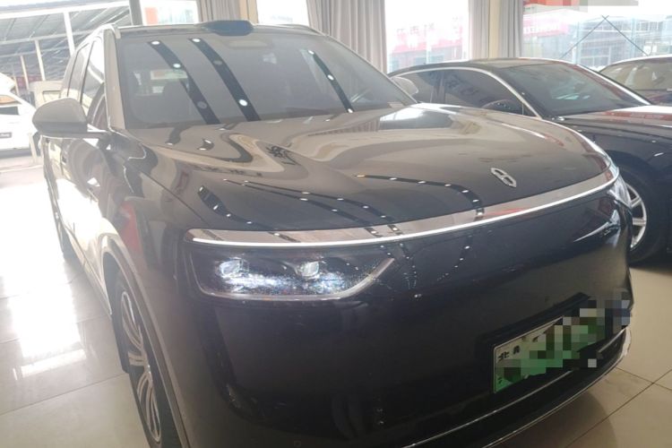 Used Hima AITO M8 2025 Extended-Range Max+ Version 53.4 kWh 6-Seater Edition Front Right 45 Deg