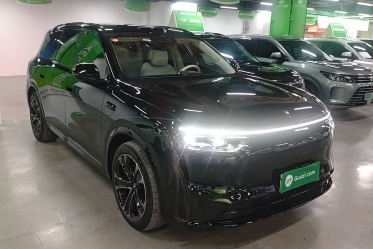 Used Hima AITO M8 2025 Extended-Range Max+ Version 53.4 kWh 5-Seater Edition Front Right 45 Deg