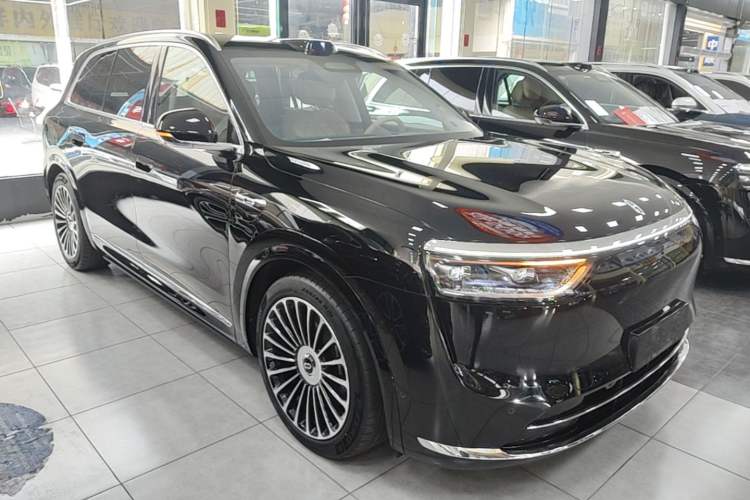 Used Hima AITO M8 2025 Extended-Range Ultra Version 53.4 kWh 6-Seater Edition Front Right 45 Deg