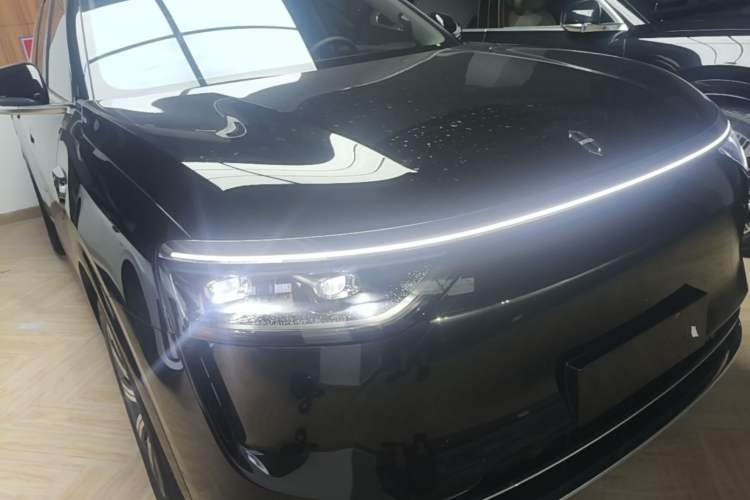 Used Hima AITO M8 2025 Model Range-Extended Max Version 53.4kWh Six-Seater (896-line LiDAR) Front Right 45 Deg