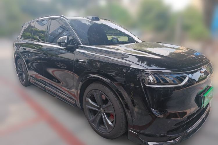 Used Hima AITO M8 2025 Extended-Range Ultra Version 53.4 kWh 6-Seater Edition Front Right 45 Deg