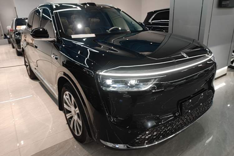 Used Hima AITO M8 2025 Extended-Range Max+ Version 53.4 kWh 6-Seater Edition Front Right 45 Deg