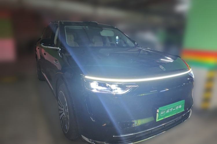 Used Hima AITO M8 2025 Extended-Range Max+ Version 53.4 kWh 6-Seater Edition Front Right 45 Deg