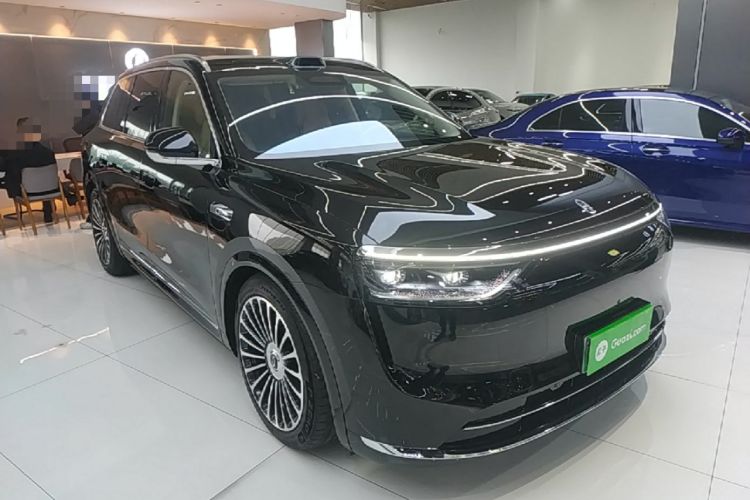 Used Hima AITO M8 2025 Extended-Range Ultra Version 53.4 kWh 6-Seater Edition Front Right 45 Deg