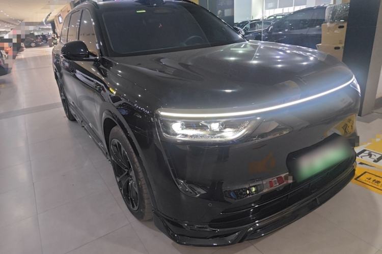 Used Hima AITO M8 2025 Extended-Range Max+ Version 53.4 kWh 6-Seater Edition Front Right 45 Deg