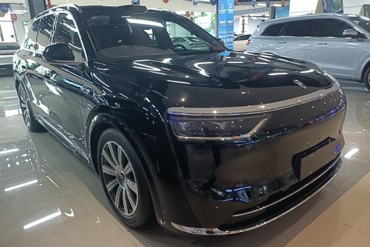 Used Hima AITO M8 2025 Extended-Range Max+ Version 53.4 kWh 6-Seater Edition Front Right 45 Deg