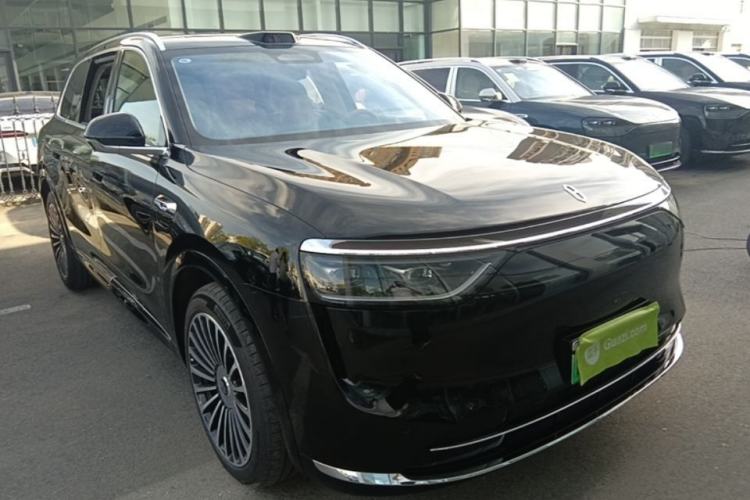 Used Hima AITO M8 2025 Extended-Range Ultra Version 53.4 kWh 6-Seater Edition Front Right 45 Deg