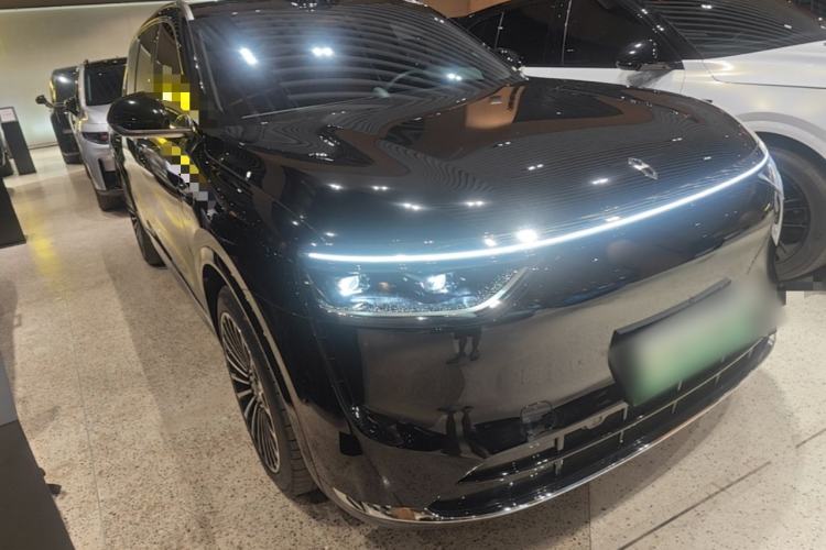 Used Hima AITO M8 2025 Extended-Range Max+ Version 53.4 kWh 6-Seater Edition Front Right 45 Deg