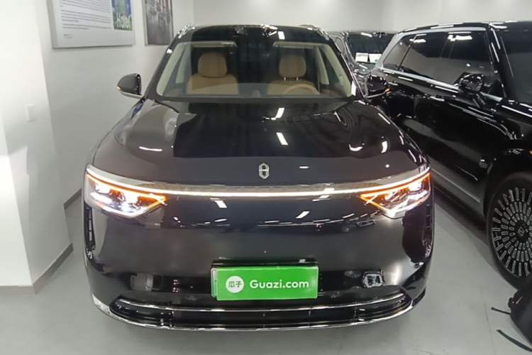 Used Hima AITO M8 2025 Extended-Range Ultra Version 53.4 kWh 6-Seater Edition Front