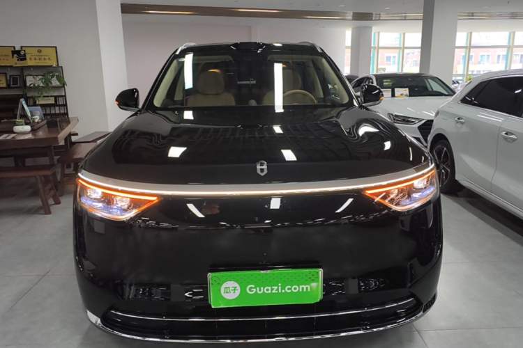 Used Hima AITO M8 2025 Extended-Range Ultra Version 53.4 kWh 6-Seater Edition Front