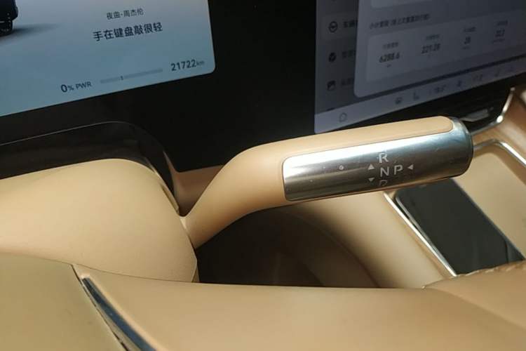 Used Hima AITO M8 2025 Extended-Range Ultra Version 53.4 kWh 6-Seater Edition Gear Lever