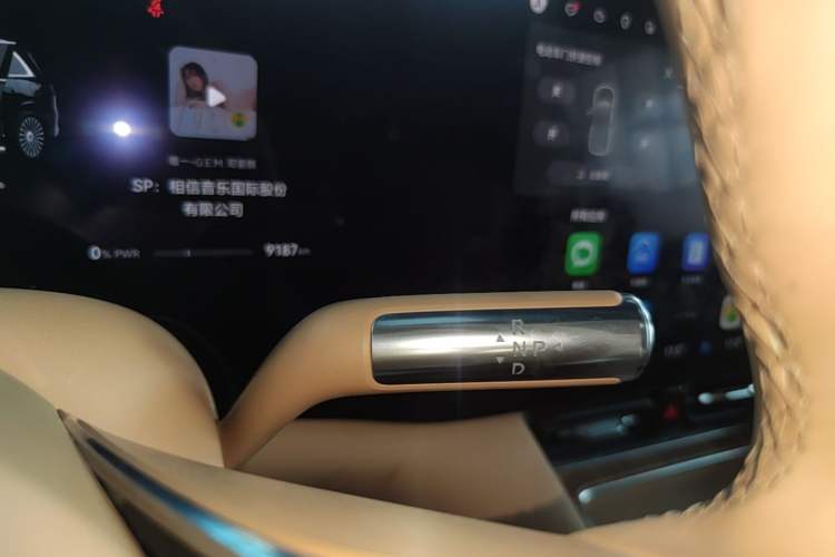 Used Hima AITO M8 2025 Extended-Range Ultra Version 53.4 kWh 6-Seater Edition Gear Lever