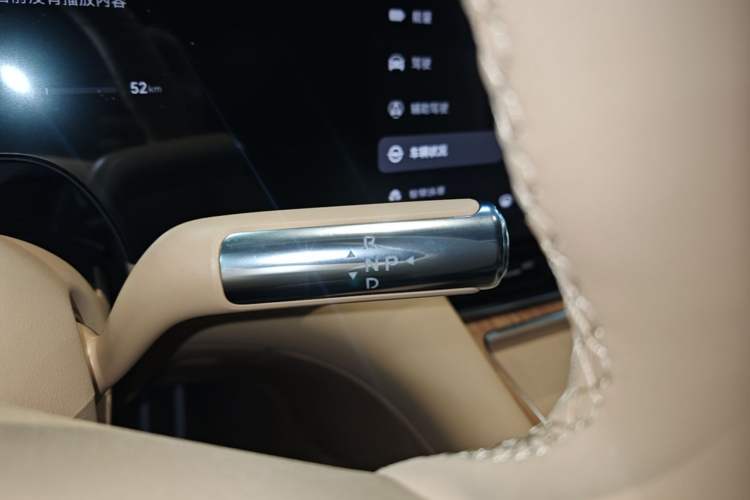 Used Hima AITO M8 2025 Model Range-Extended Max Version 53.4kWh Six-Seater (896-line LiDAR) Gear Lever