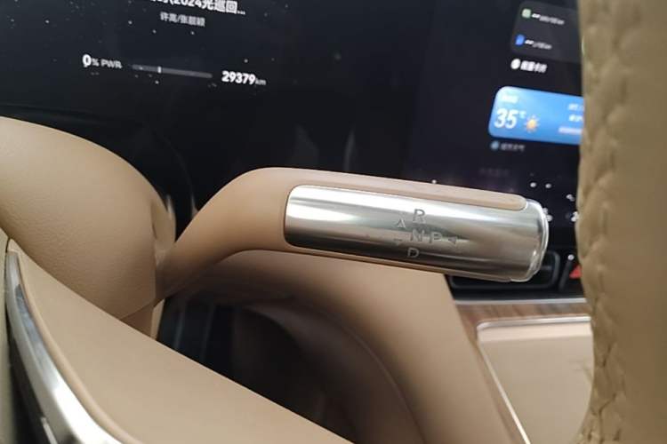 Used Hima AITO M8 2025 Extended-Range Ultra Version 53.4 kWh 6-Seater Edition Gear Lever