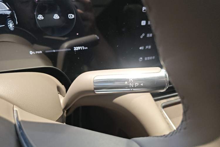 Used Hima AITO M8 2025 Extended-Range Max+ Version 53.4 kWh 5-Seater Edition Gear Lever