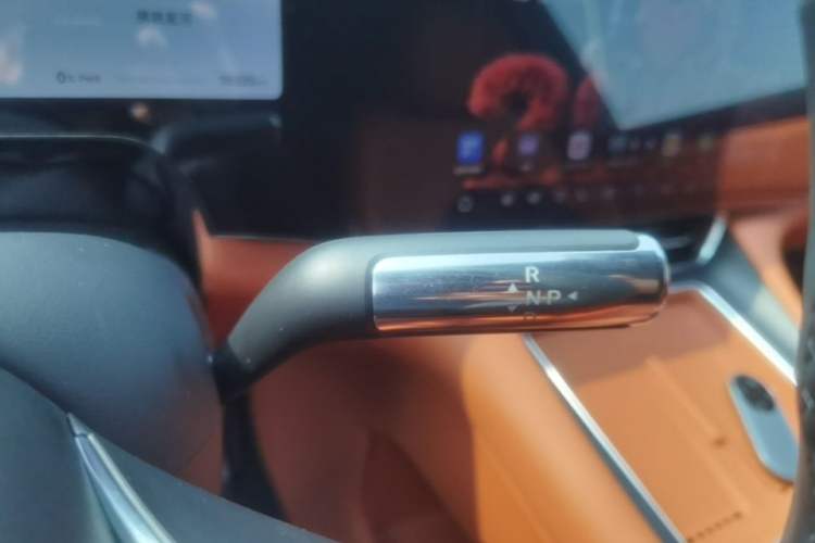 Used Hima AITO M8 2025 Extended-Range Max+ Version 53.4 kWh 5-Seater Edition Gear Lever
