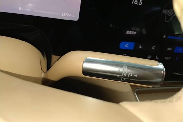 Used Hima AITO M8 2025 Extended-Range Ultra Version 53.4 kWh 6-Seater Edition Gear Lever