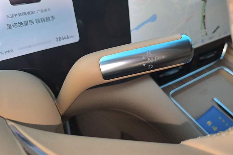 Used Hima AITO M8 2025 Extended-Range Ultra Version 53.4 kWh 6-Seater Edition Gear Lever