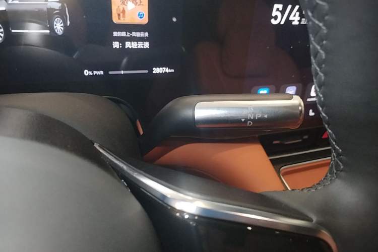 Used Hima AITO M8 2025 Extended-Range Ultra Version 53.4 kWh 6-Seater Edition Gear Lever