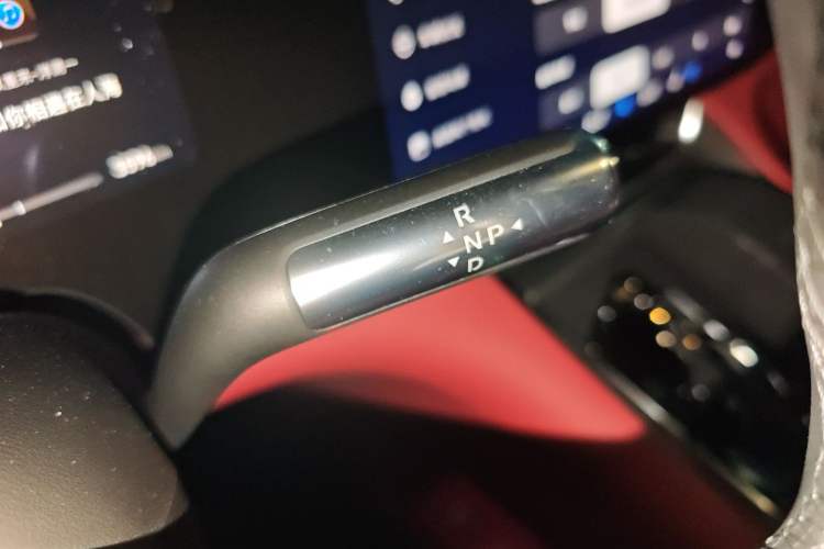 Used Hima AITO M8 2025 Extended-Range Max+ Version 53.4 kWh 6-Seater Edition Gear Lever
