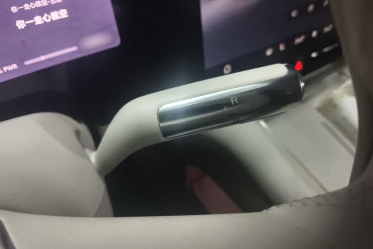 Used Hima AITO M8 2025 Extended-Range Ultra Version 53.4 kWh 6-Seater Edition Gear Lever