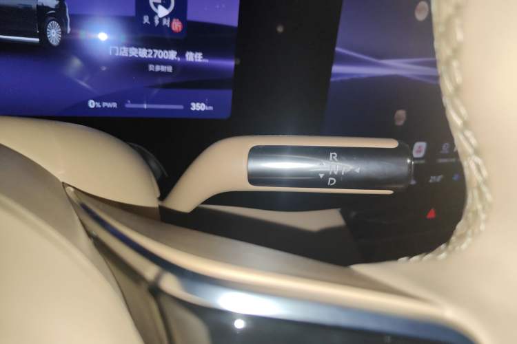 Used Hima AITO M8 2025 Extended-Range Max+ Version 53.4 kWh 6-Seater Edition Gear Lever