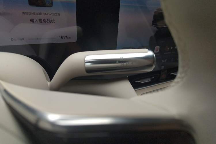 Used Hima AITO M8 2025 Extended-Range Max+ Version 53.4 kWh 6-Seater Edition Gear Lever