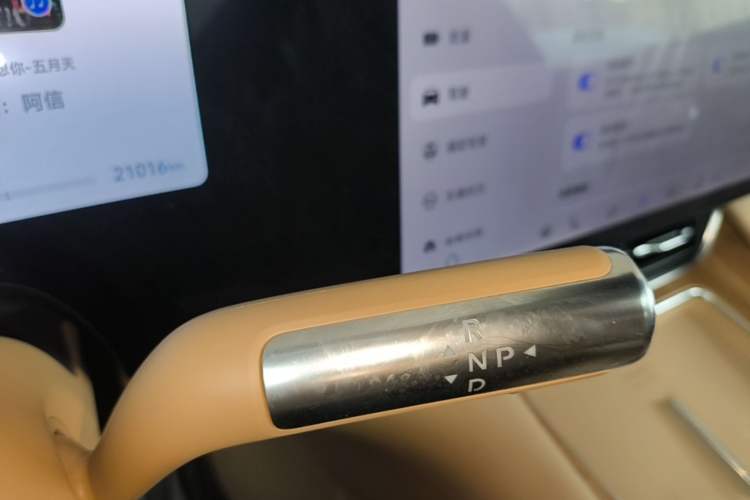 Used Hima AITO M8 2025 Extended-Range Ultra Version 53.4 kWh 6-Seater Edition Gear Lever