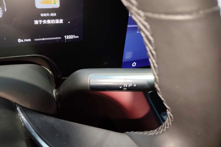 Used Hima AITO M8 2025 Extended-Range Max+ Version 53.4 kWh 6-Seater Edition Gear Lever