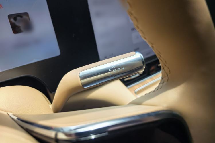 Used Hima AITO M8 2025 Extended-Range Max+ Version 53.4 kWh 5-Seater Edition Gear Lever