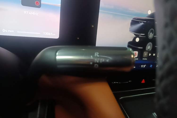 Used Hima AITO M8 2025 Model, Pure Electric Max+ Six-Seat Long-Range Version Gear Lever