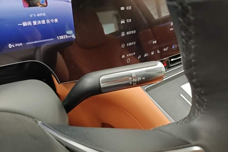 Used Hima AITO M8 2025 Extended-Range Max+ Version 53.4 kWh 5-Seater Edition Gear Lever
