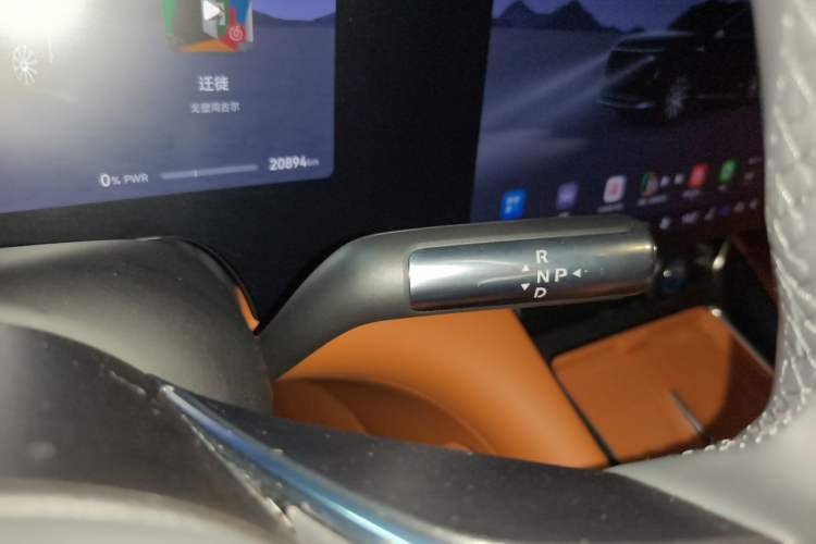 Used Hima AITO M8 2025 Extended-Range Max+ Version 53.4 kWh 6-Seater Edition Gear Lever