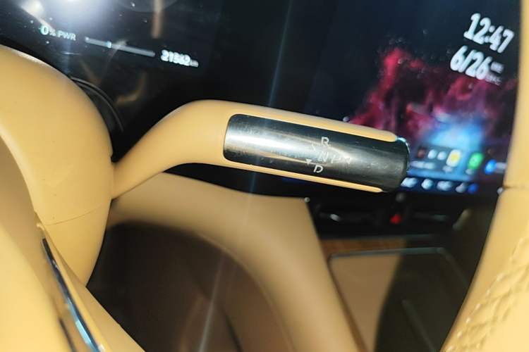 Used Hima AITO M8 2025 Extended-Range Max+ Version 53.4 kWh 5-Seater Edition Gear Lever