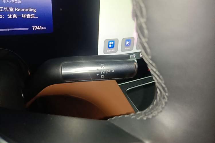 Used Hima AITO M8 2025 Extended-Range Max+ Version 53.4 kWh 6-Seater Edition Gear Lever